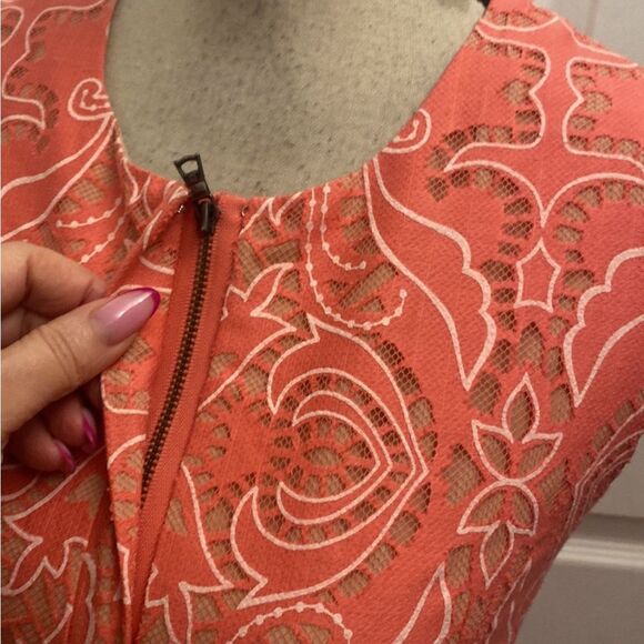 Bcbg Maxazria Chic lace Sleeveless High Low Dress in Coral, US4 - Picture 4 of 11